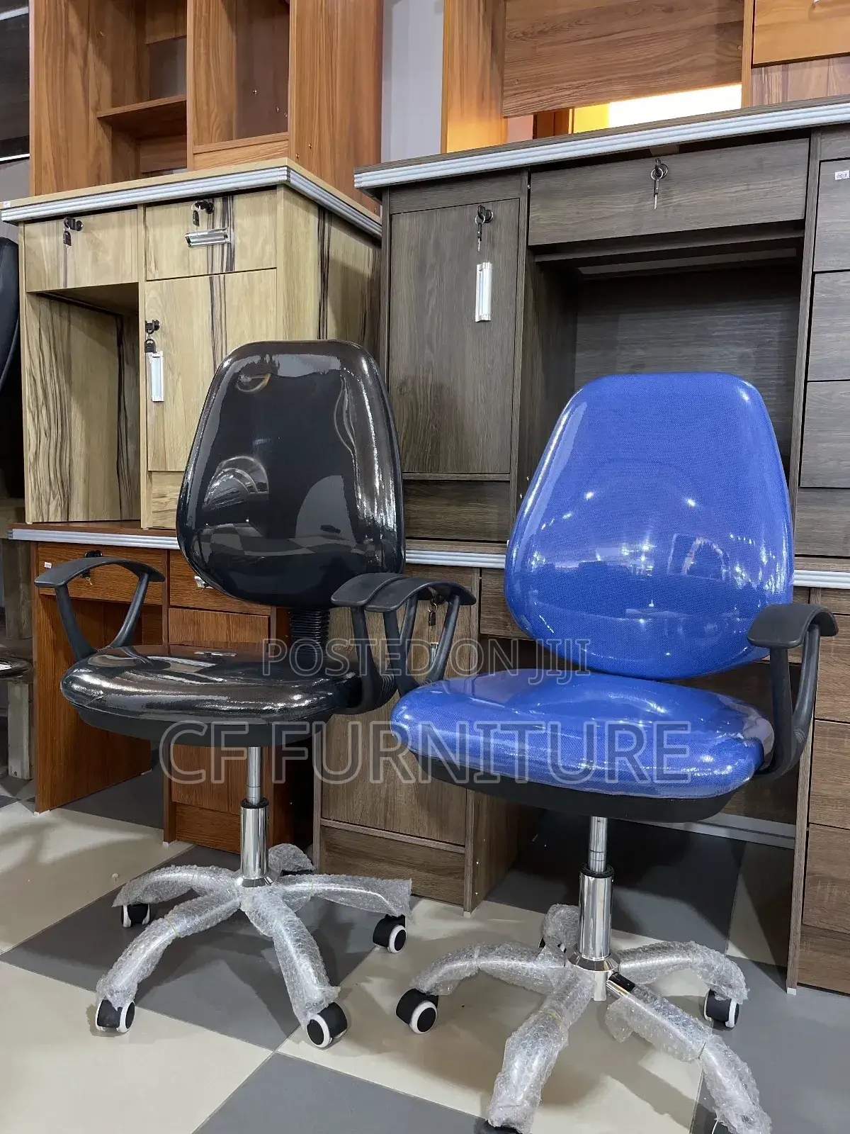 Mid-Back Swivel Office Chairs