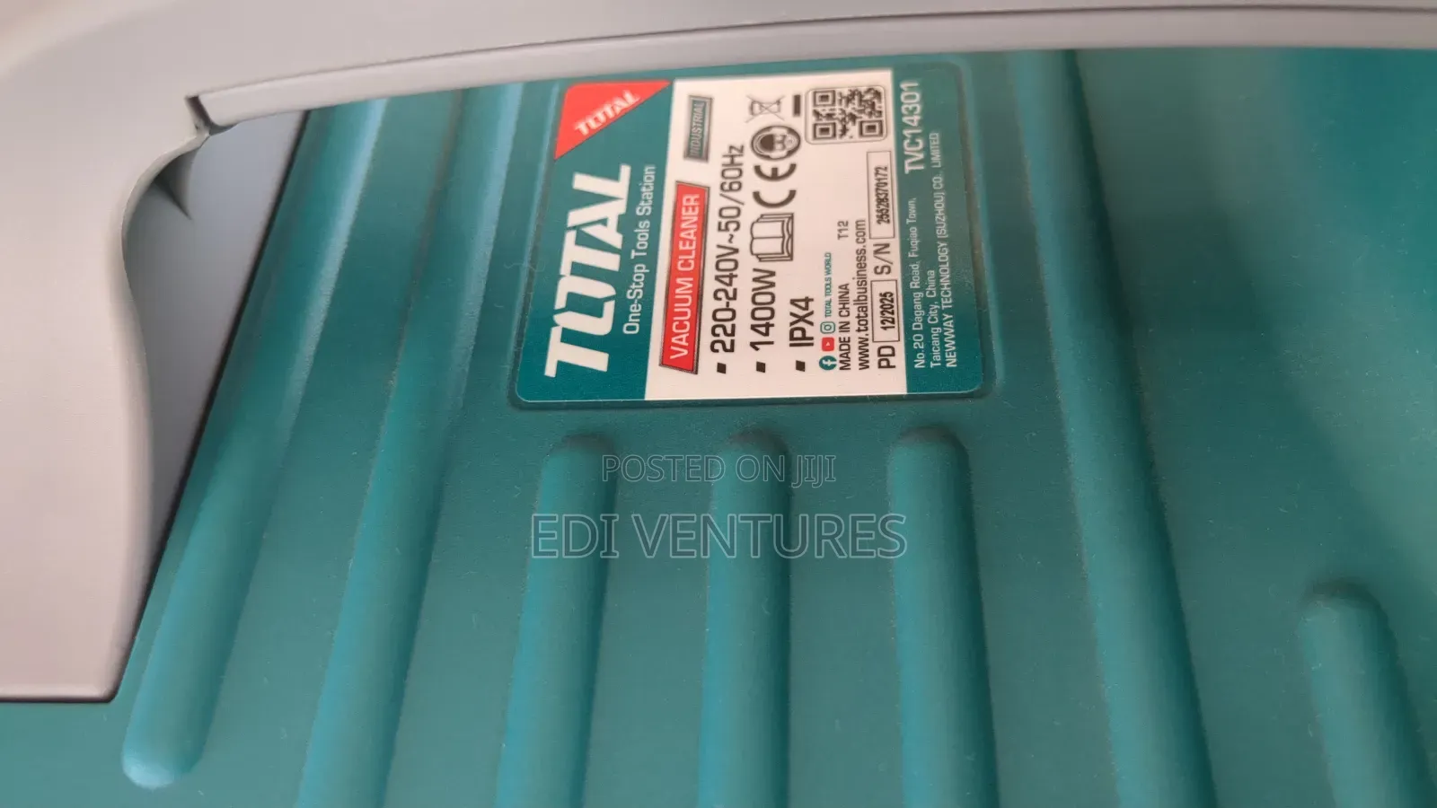 Total 30 Litres Vacuum Cleaner