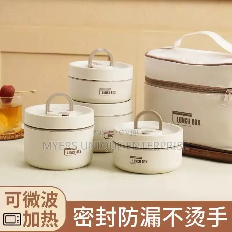 A Set of Portable Lunch Box for Keeping Your Food Warm and Safe