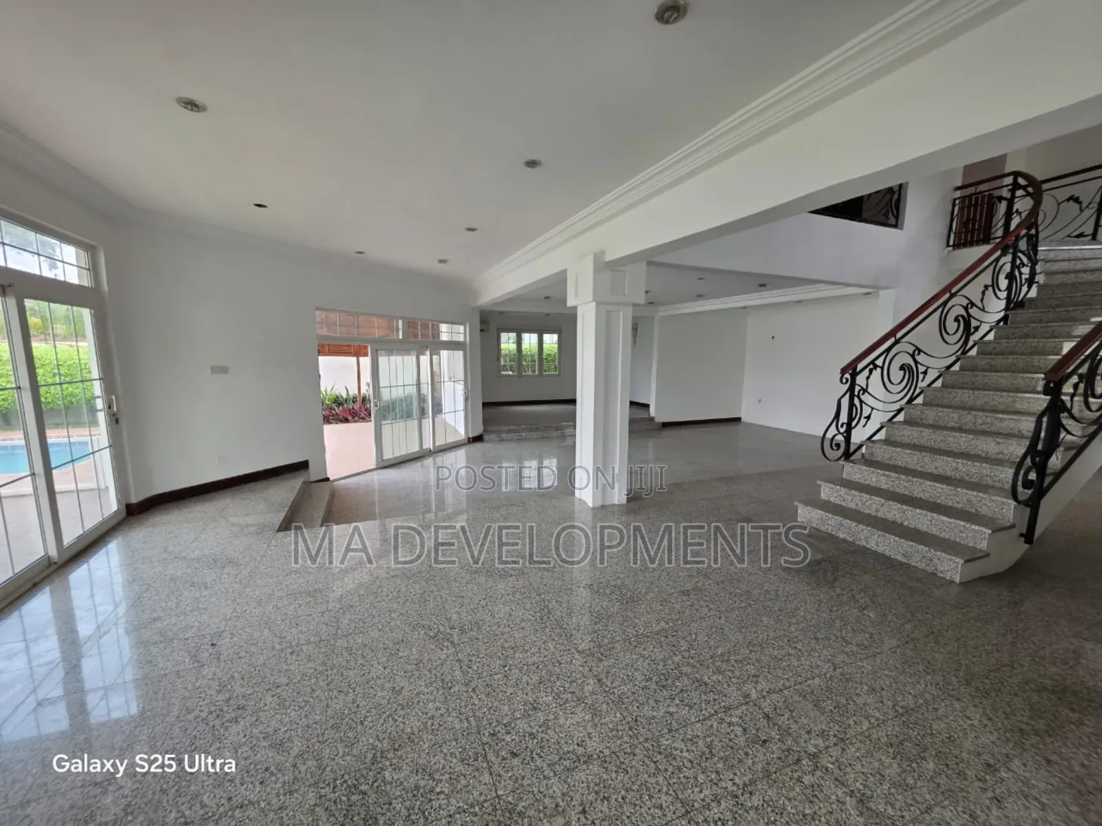 7bdrm House in East Legon Main, Boundary Road Area for rent