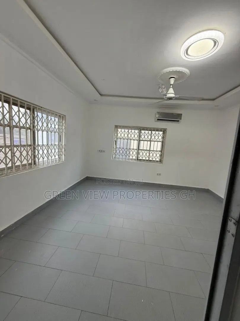 4bdrm Duplex in West Hills Mall Area for rent