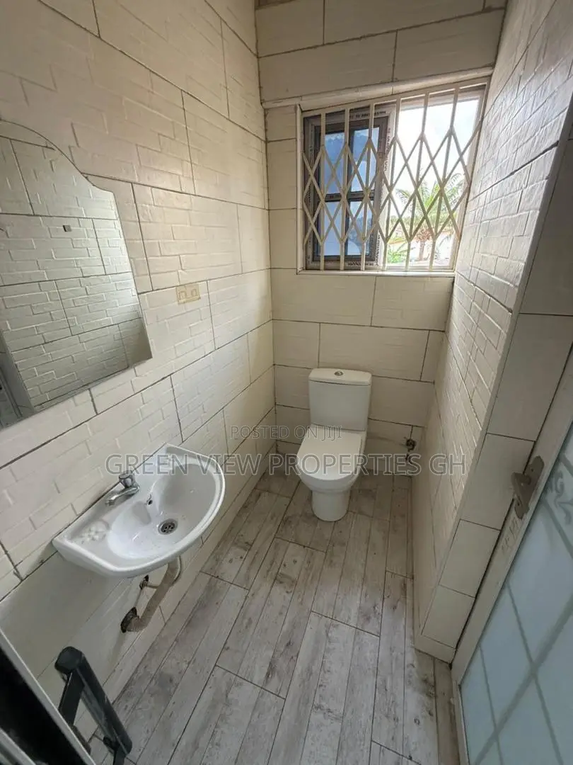 4bdrm Duplex in West Hills Mall Area for rent