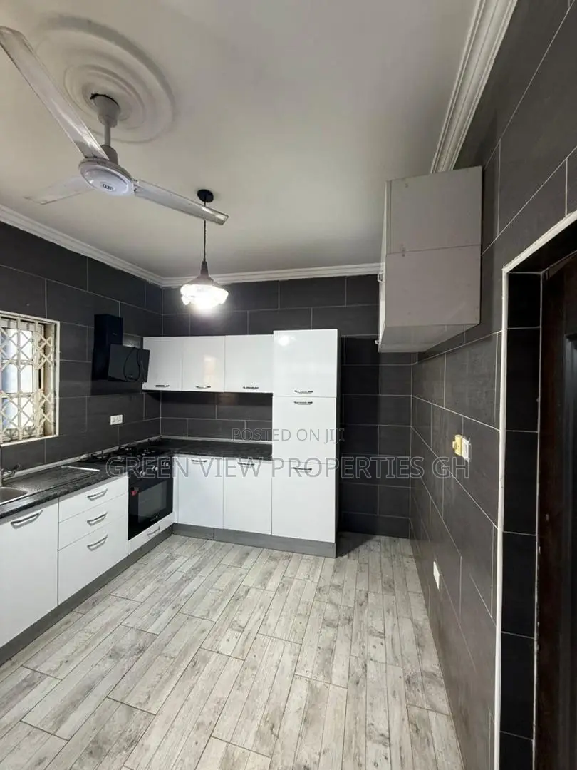 4bdrm Duplex in West Hills Mall Area for rent