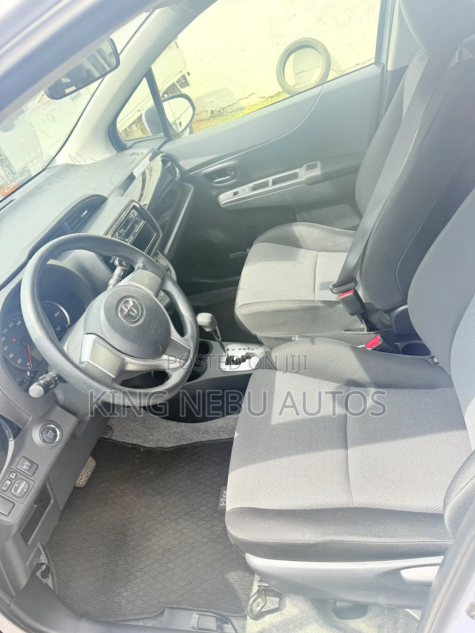 Toyota Vitz 1.3 AWD 5dr 2012 Gray