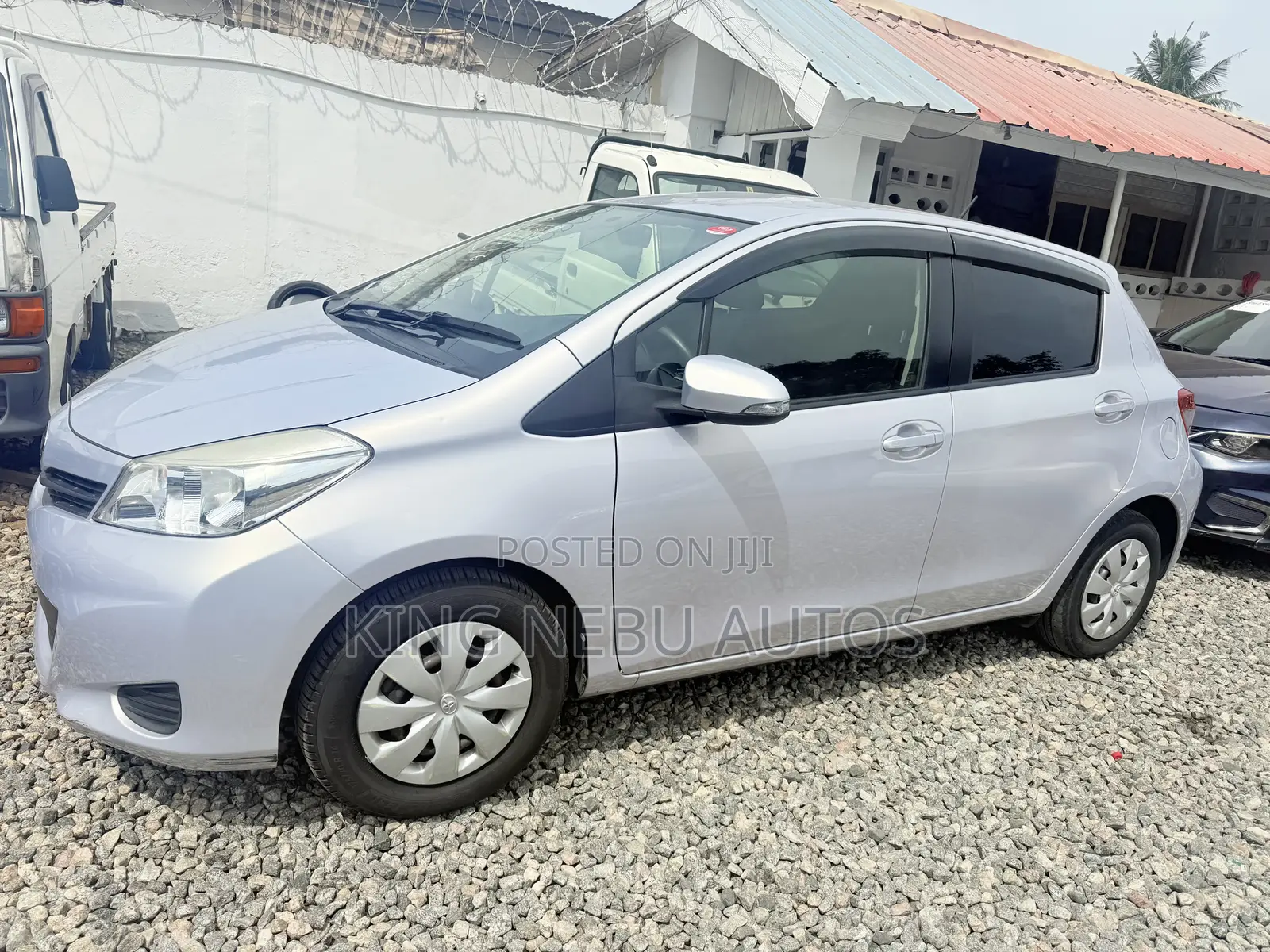 Toyota Vitz 1.3 AWD 5dr 2012 Gray