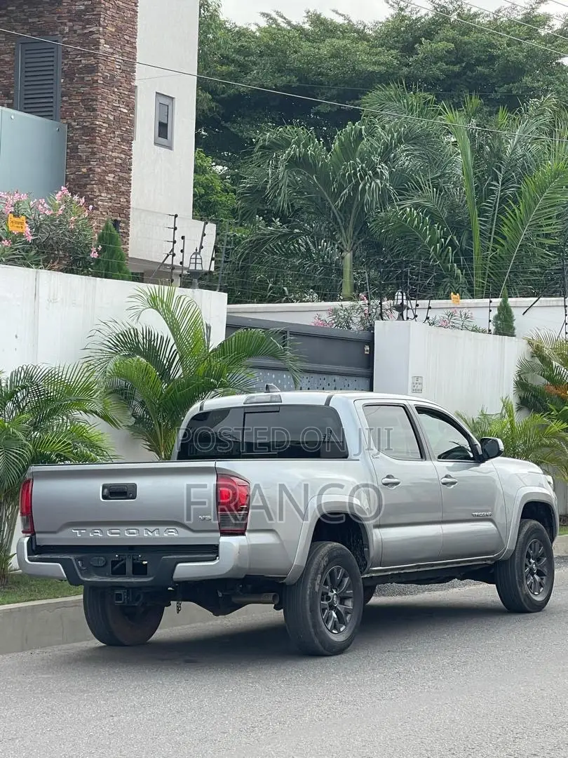 Toyota Tacoma 2022 Silver