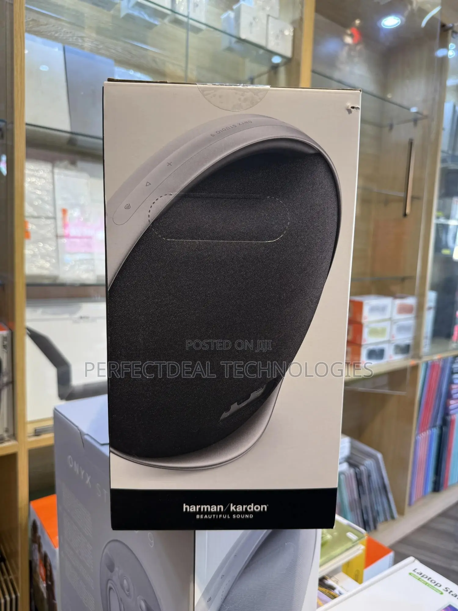 Onyx Studio 9 by Harman Kardon
