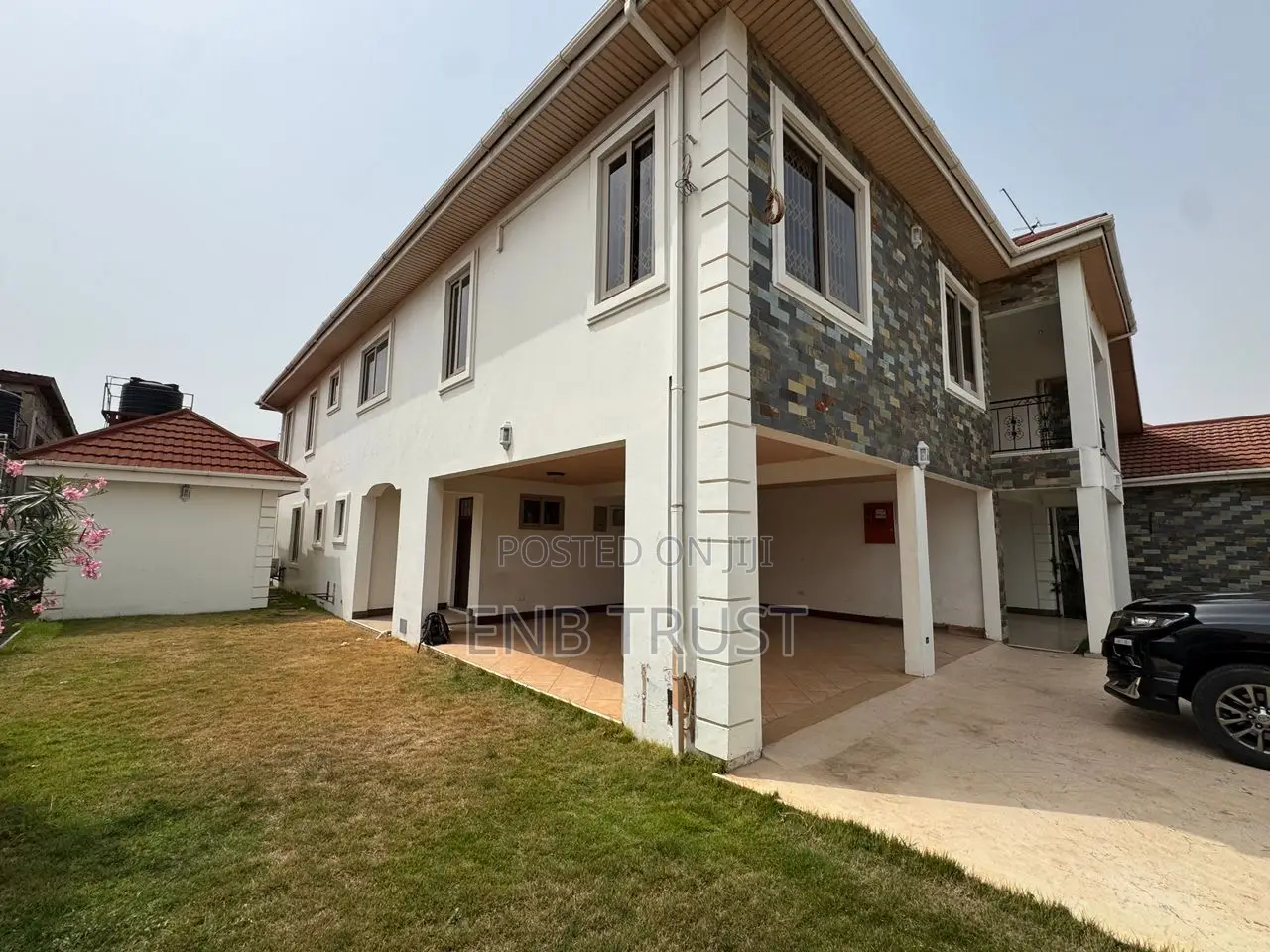 5bdrm Duplex in East Legon, American House for rent