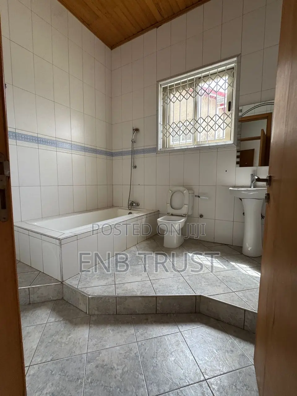 5bdrm Duplex in East Legon, American House for rent