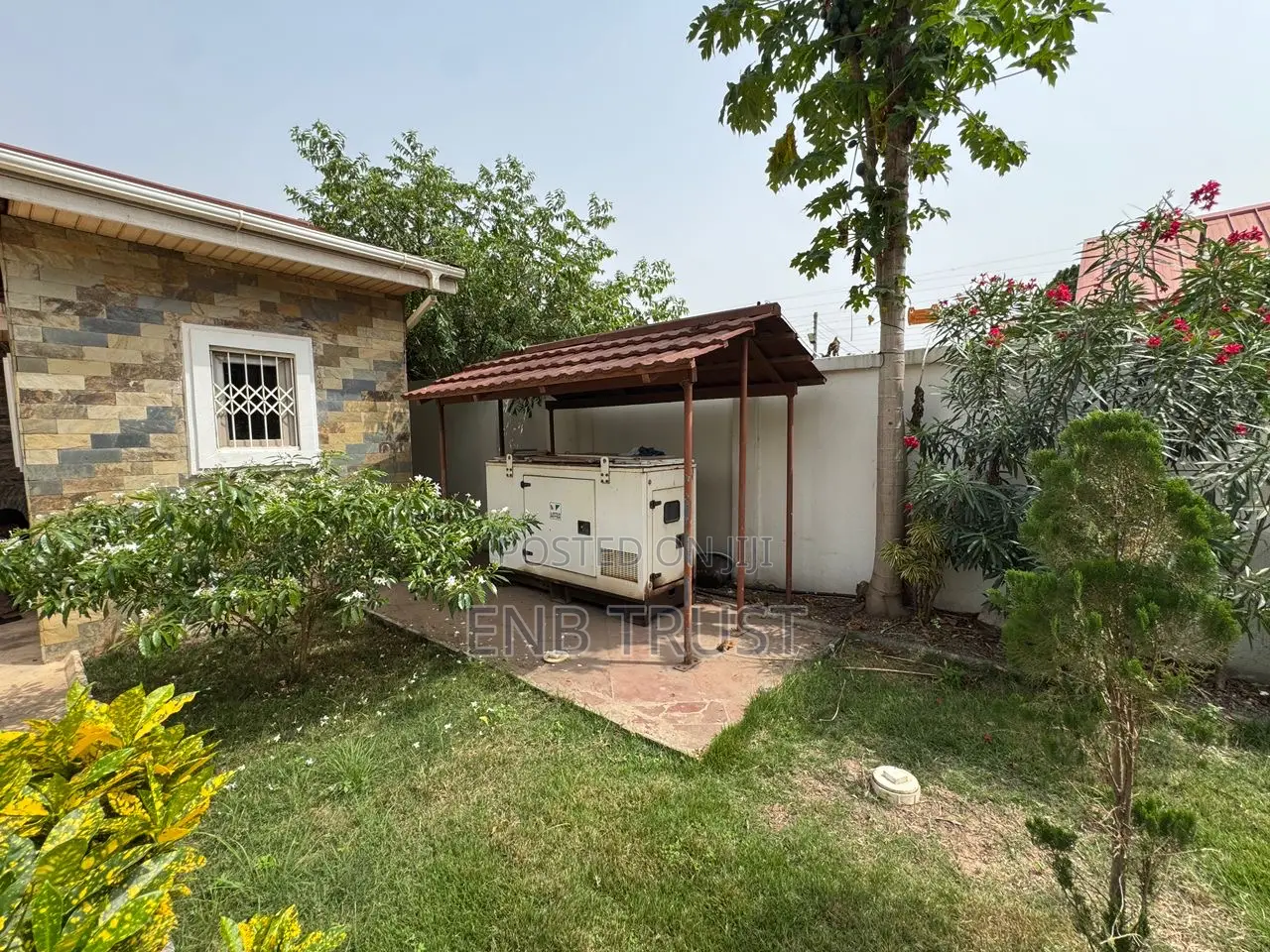5bdrm Duplex in East Legon, American House for rent