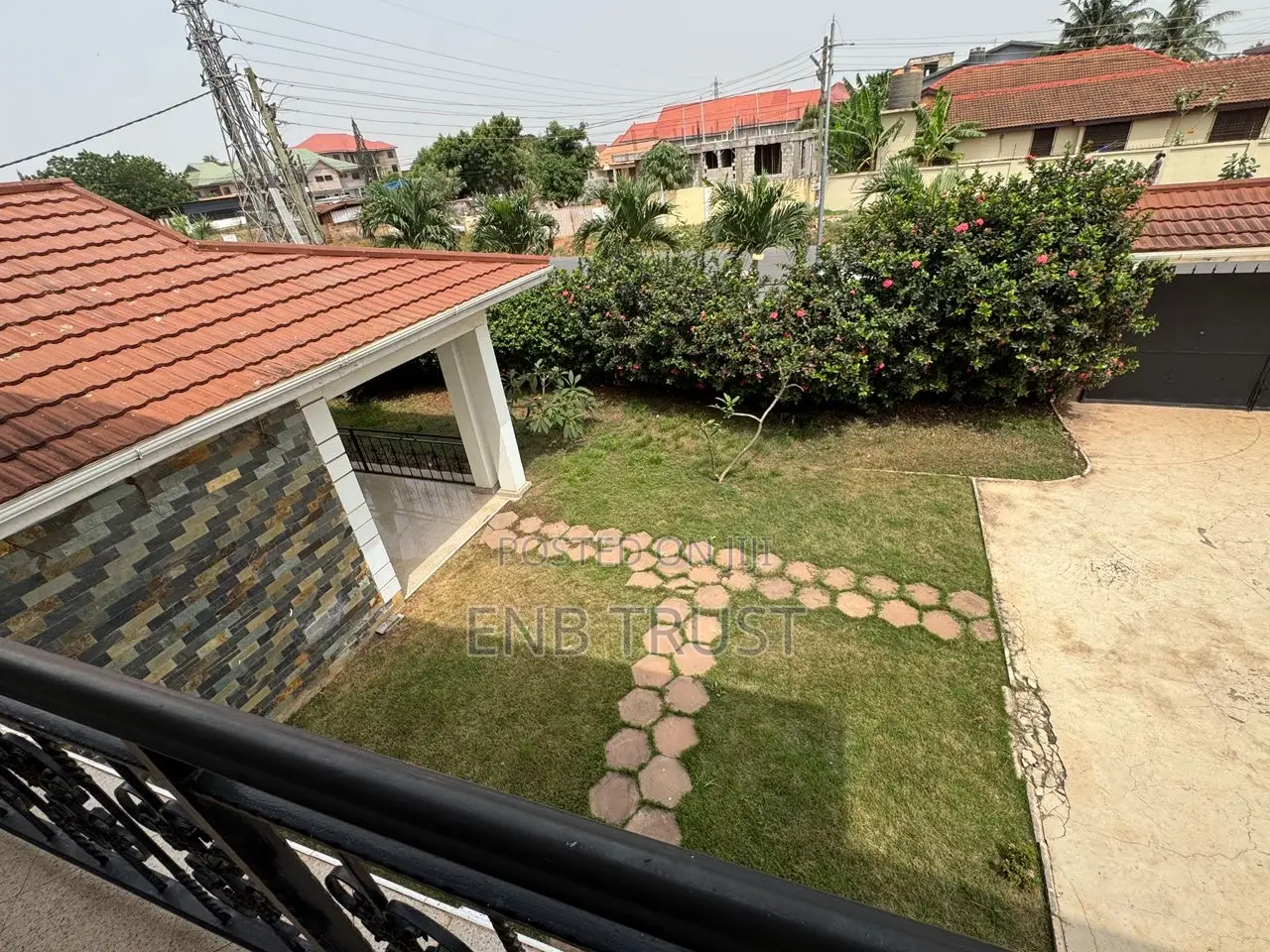 5bdrm Duplex in East Legon, American House for rent