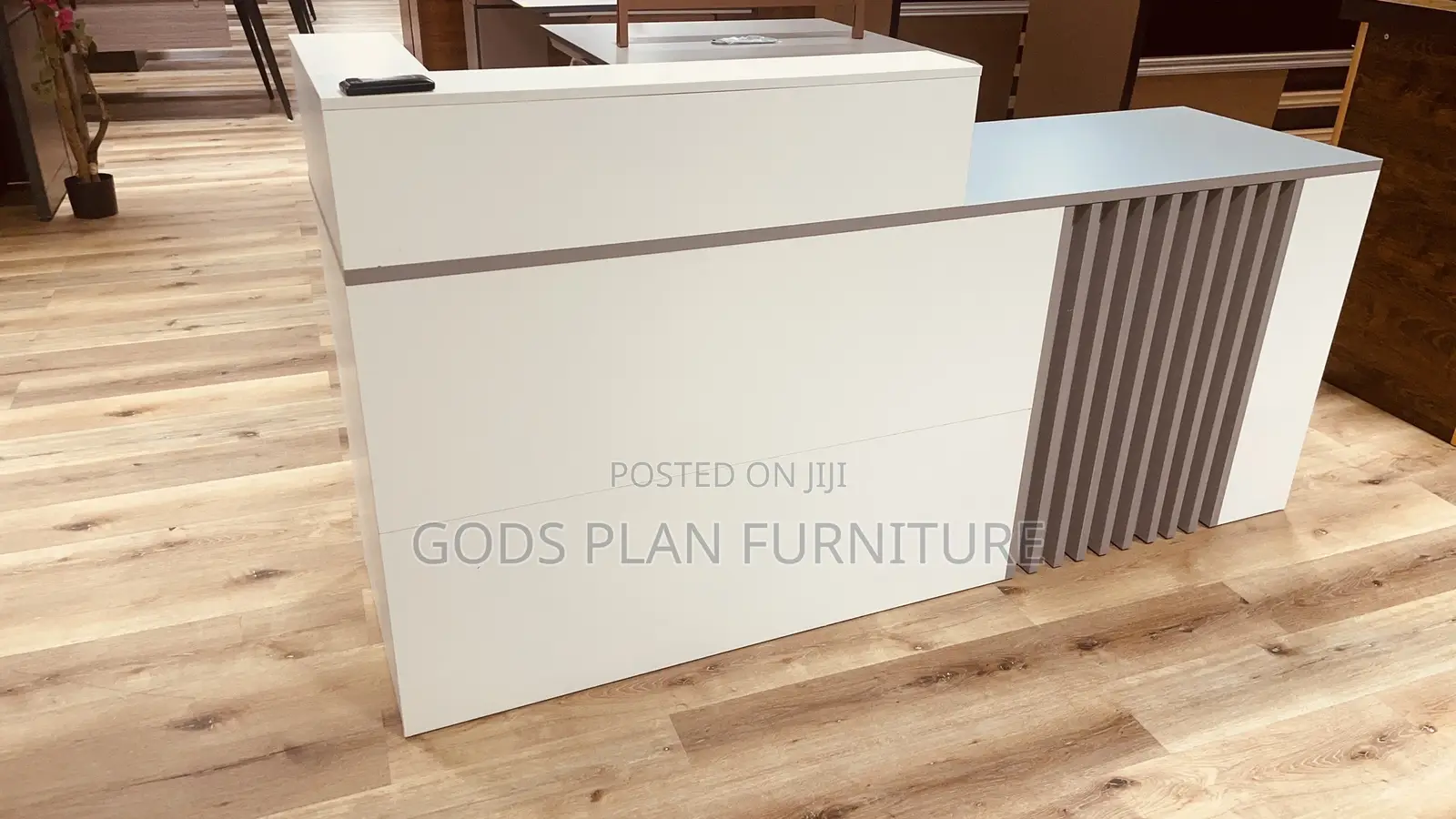 Front Desk (D - 8146)