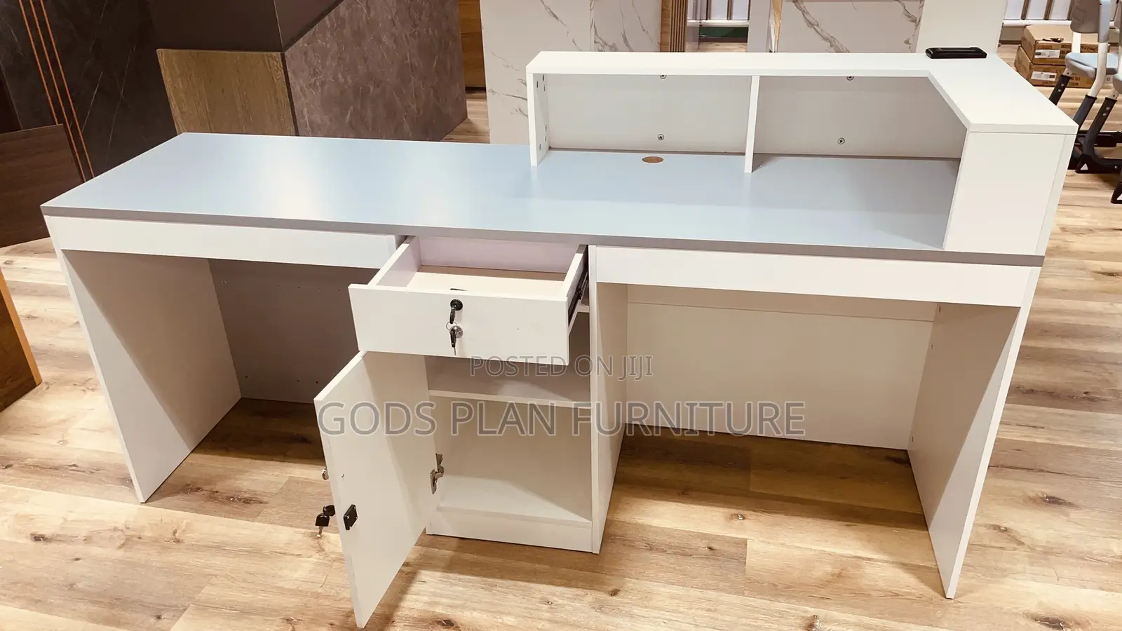 Front Desk (D - 8146)