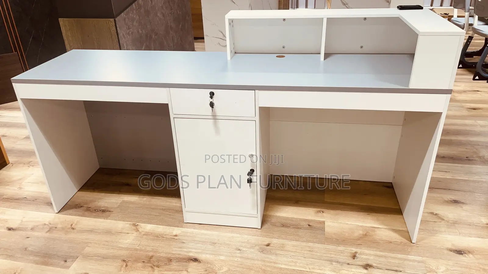Front Desk (D - 8146)