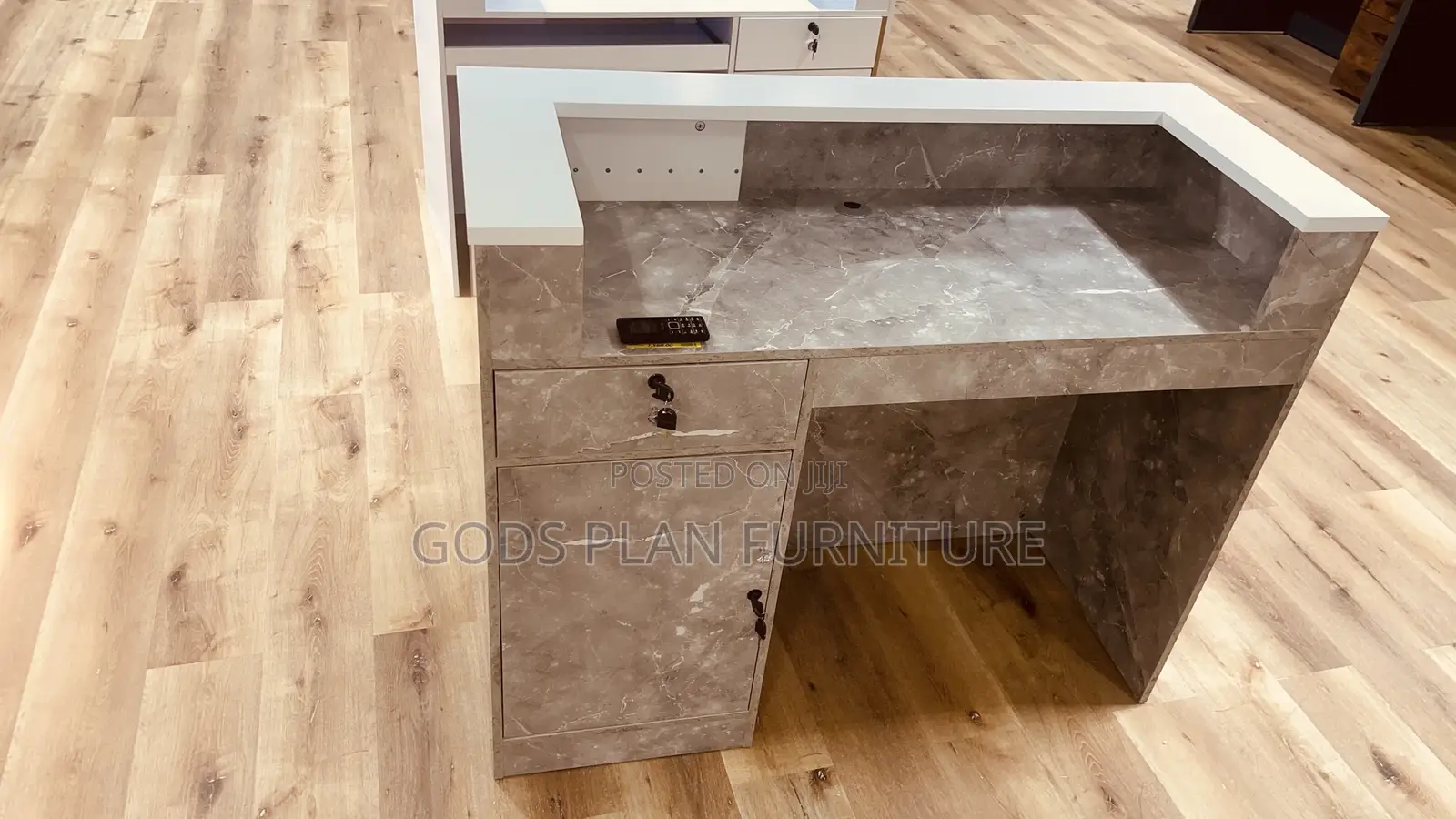 Front Desk (D -8130)