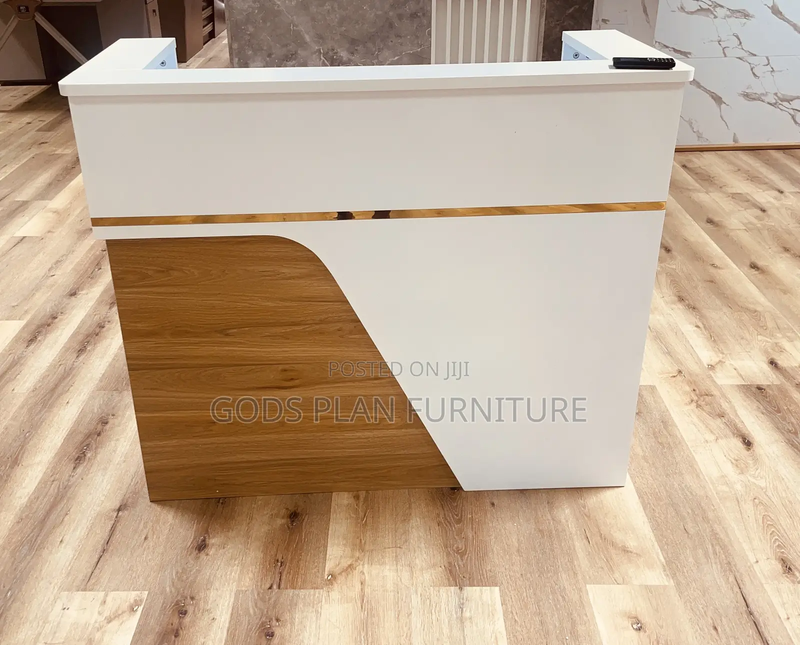 Front Desk ( D -8345)