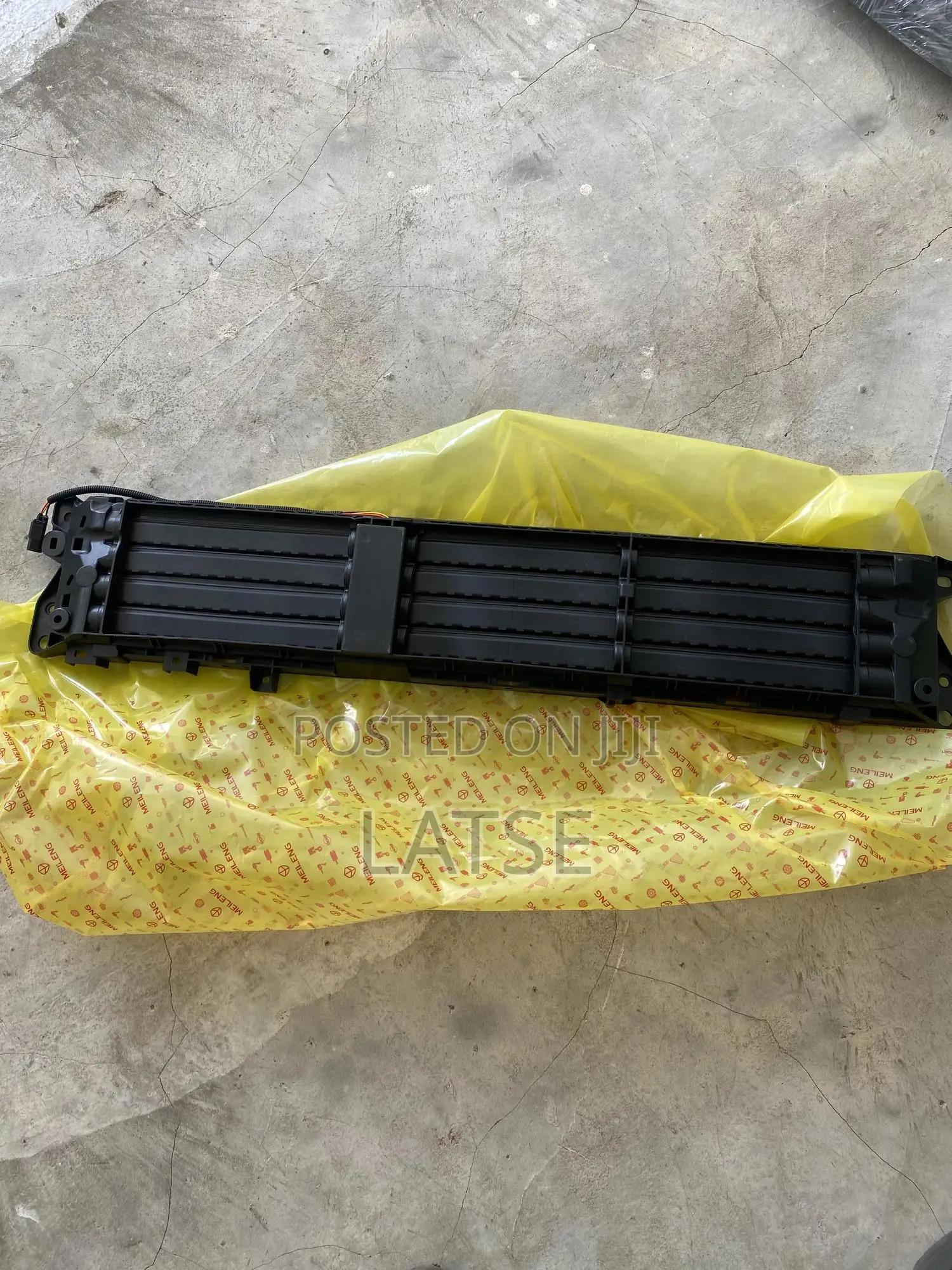 Honda Cr-v 2022,2023,2024 Radiator Shutter Grille
