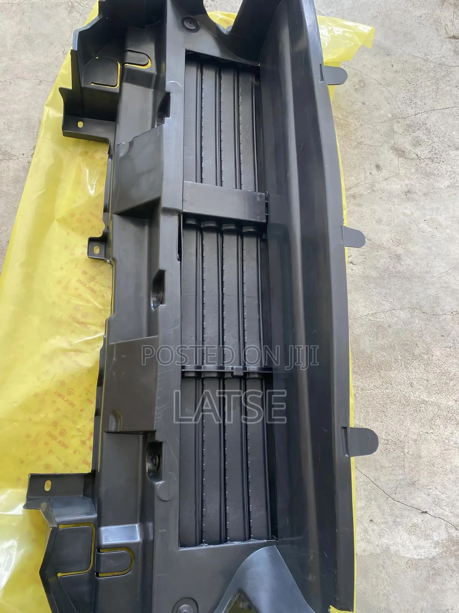 Honda Cr-v 2022,2023,2024 Radiator Shutter Grille