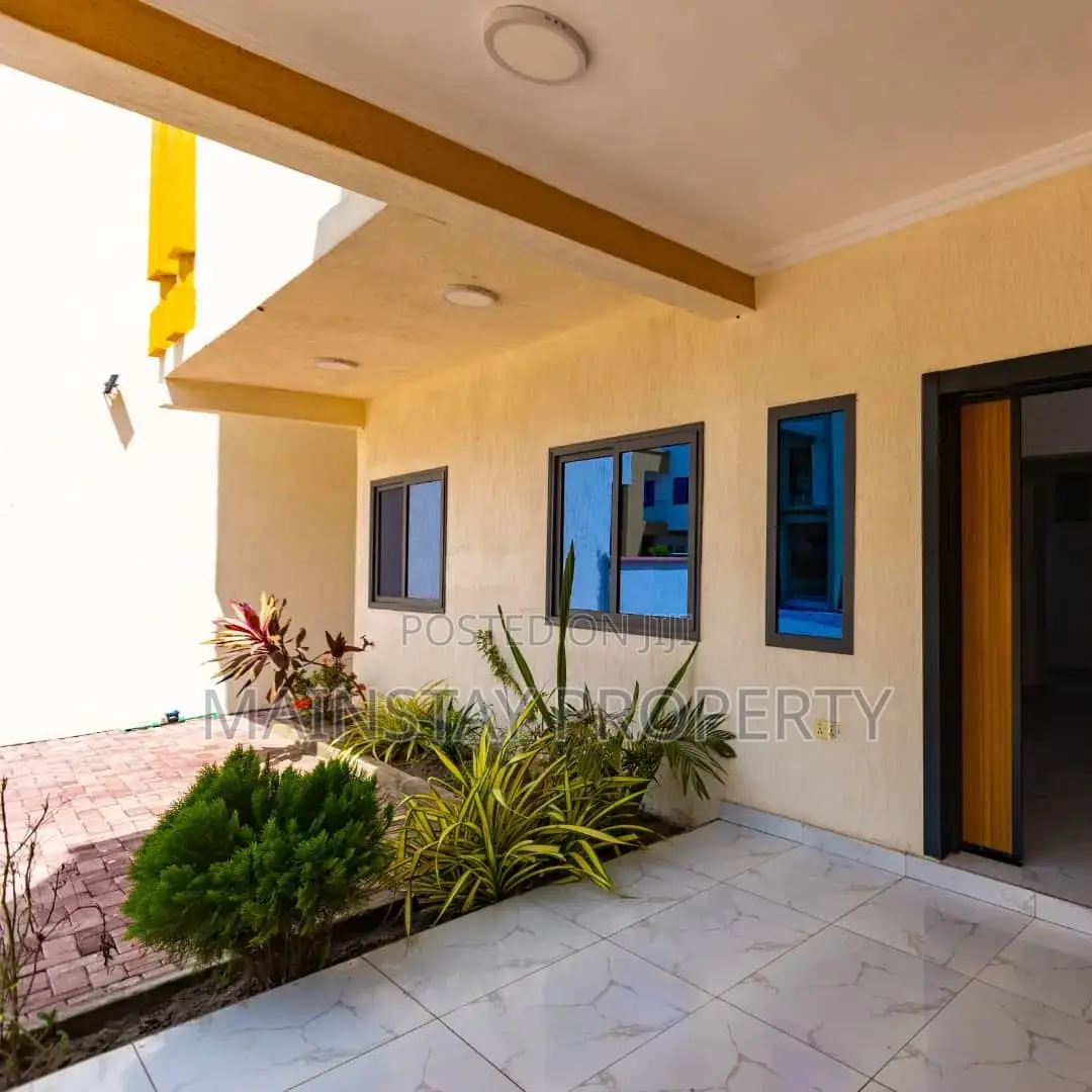 3bdrm Townhouse / Terrace in Mainstay Estates, Achimota for rent