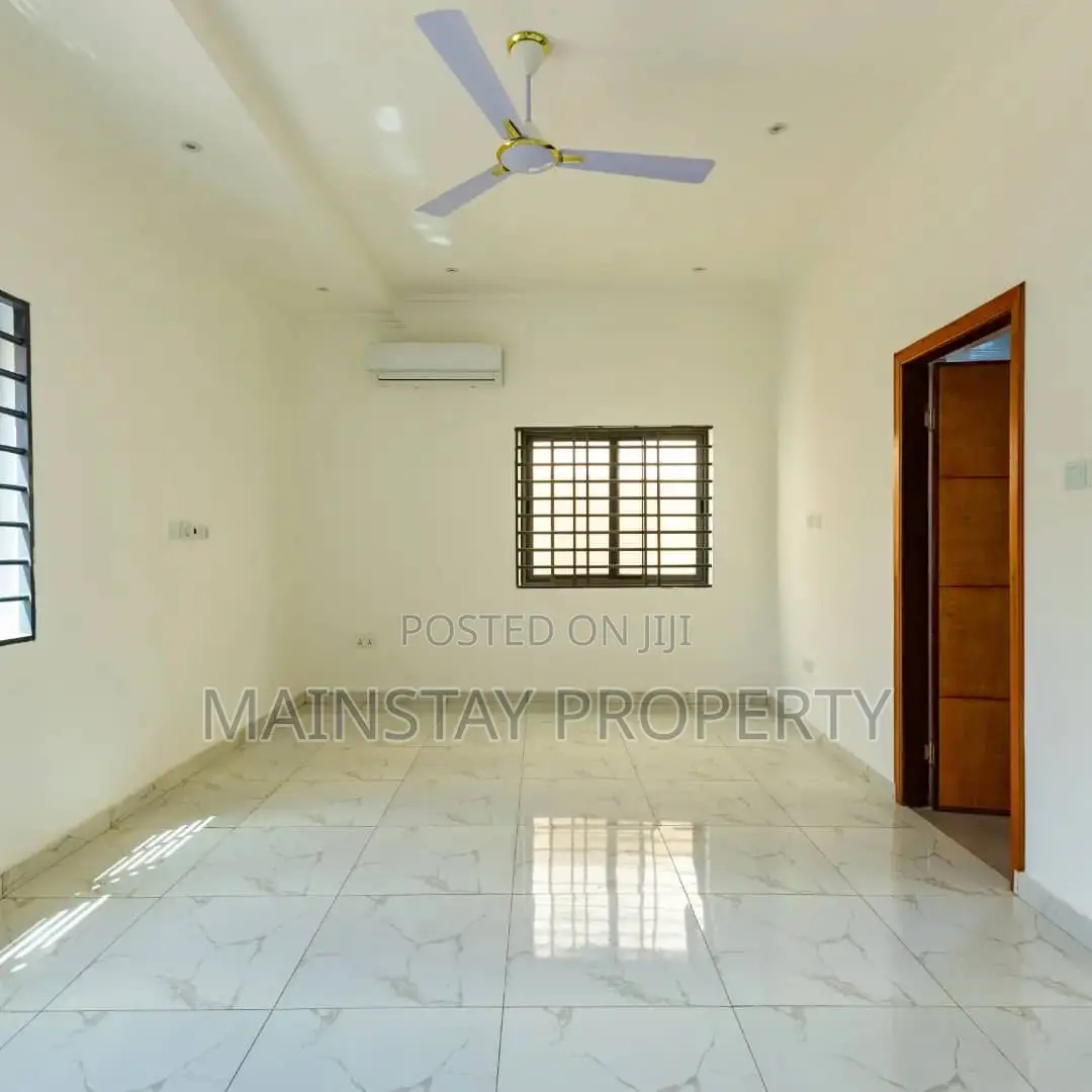 3bdrm Townhouse / Terrace in Mainstay Estates, Achimota for rent