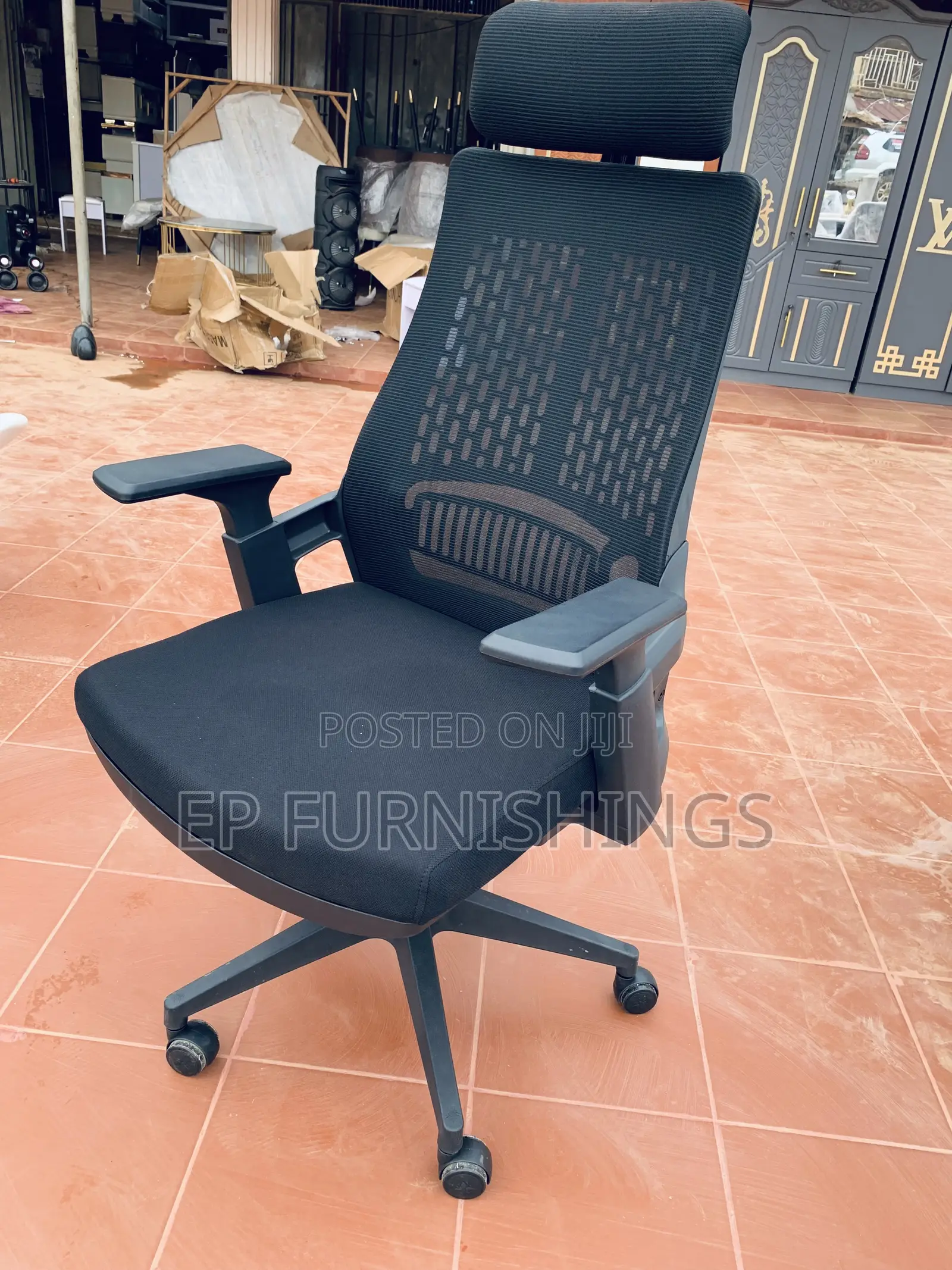 Swiveled Office Chair