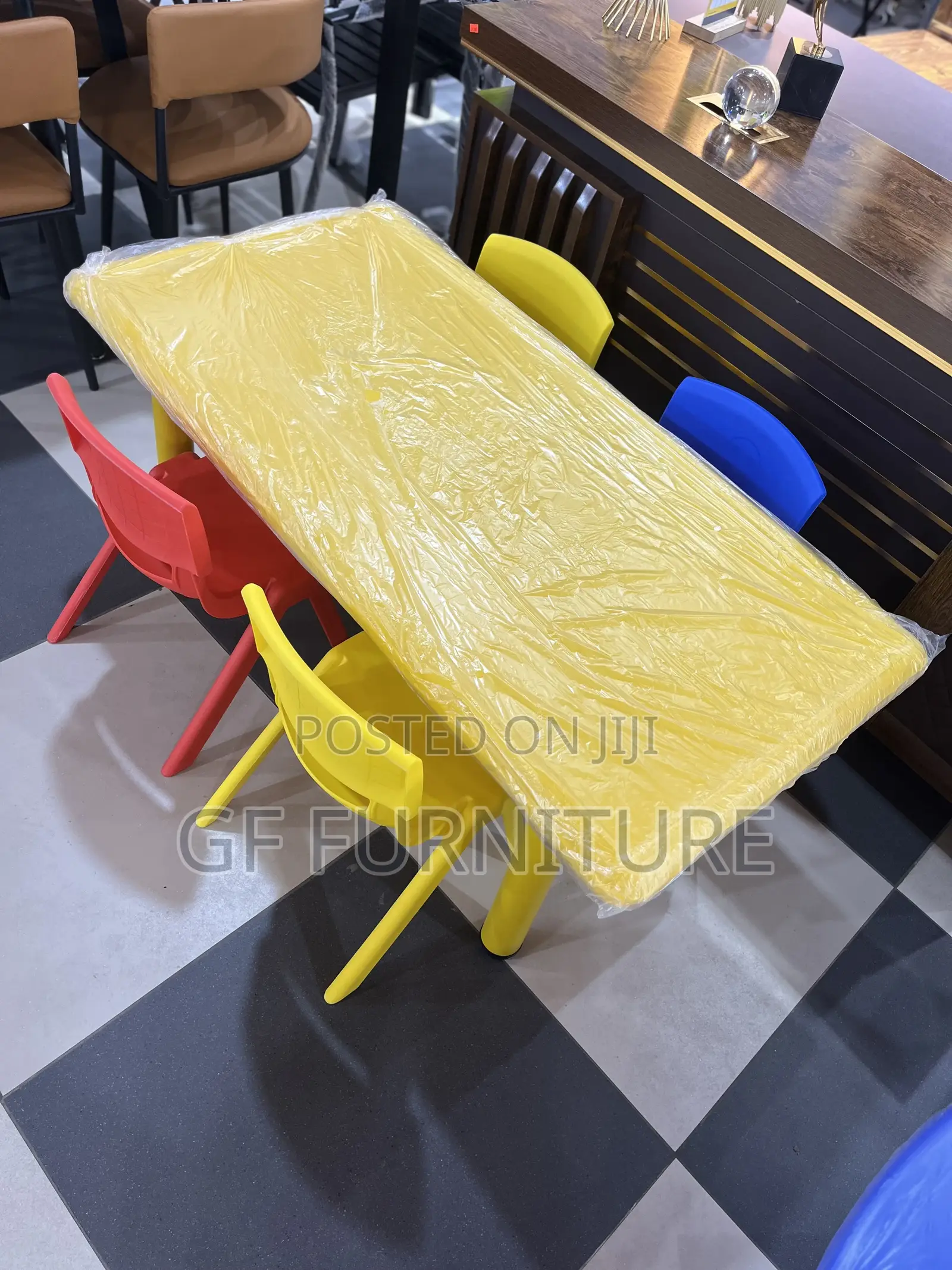 Adjustable Kids' Activity Table Set(4 Chairs)