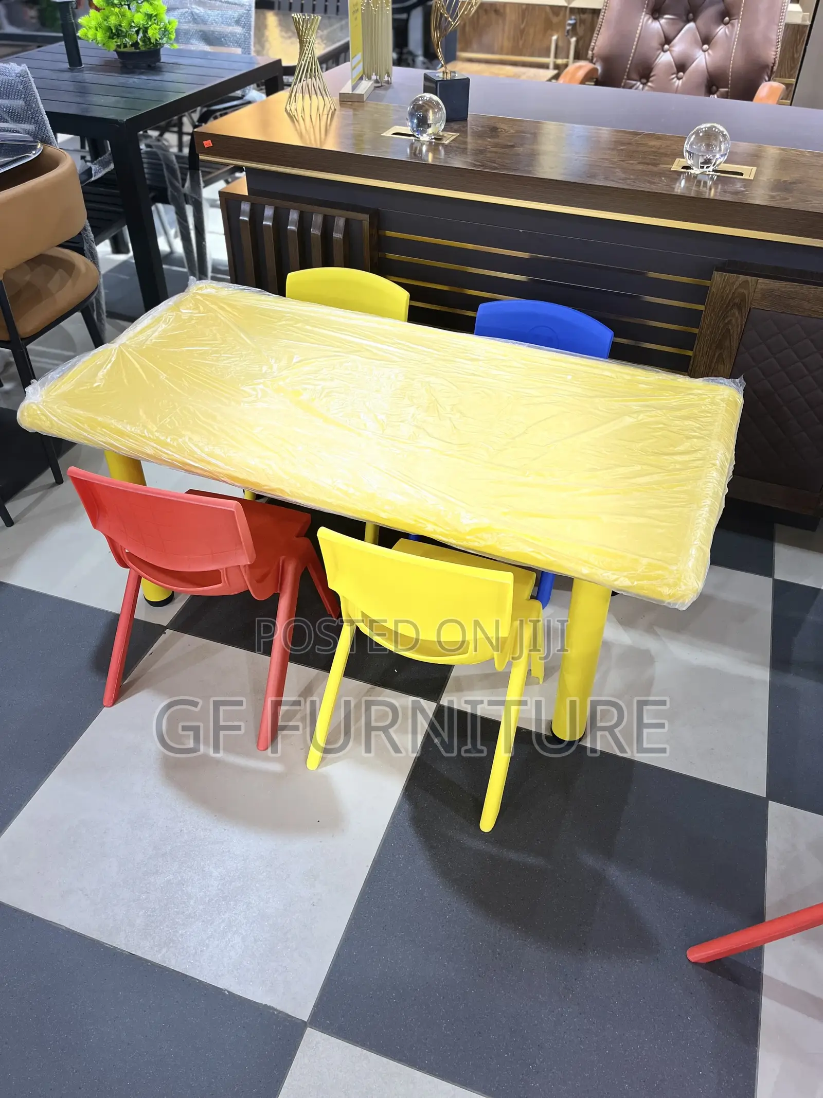 Adjustable Kids' Activity Table Set(4 Chairs)