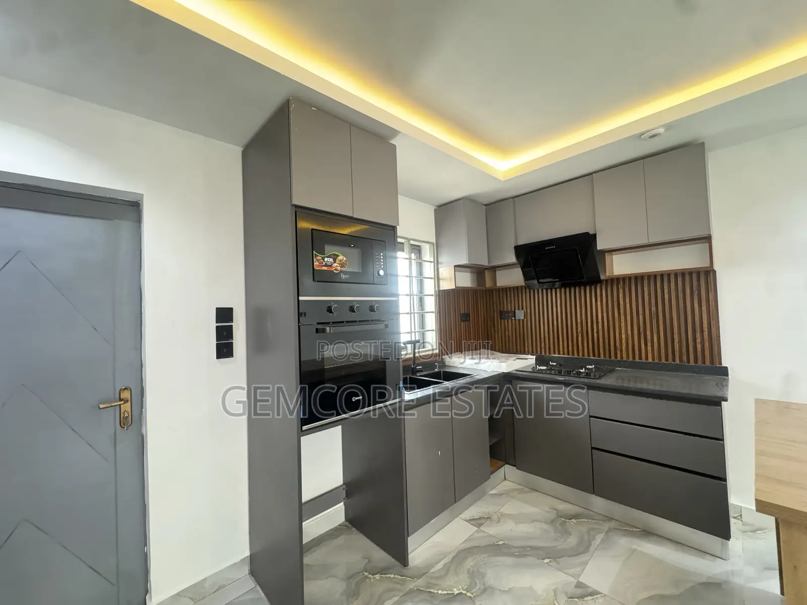 2bdrm Townhouse/Terrace in School Junction, Ashaley Botwe for sale