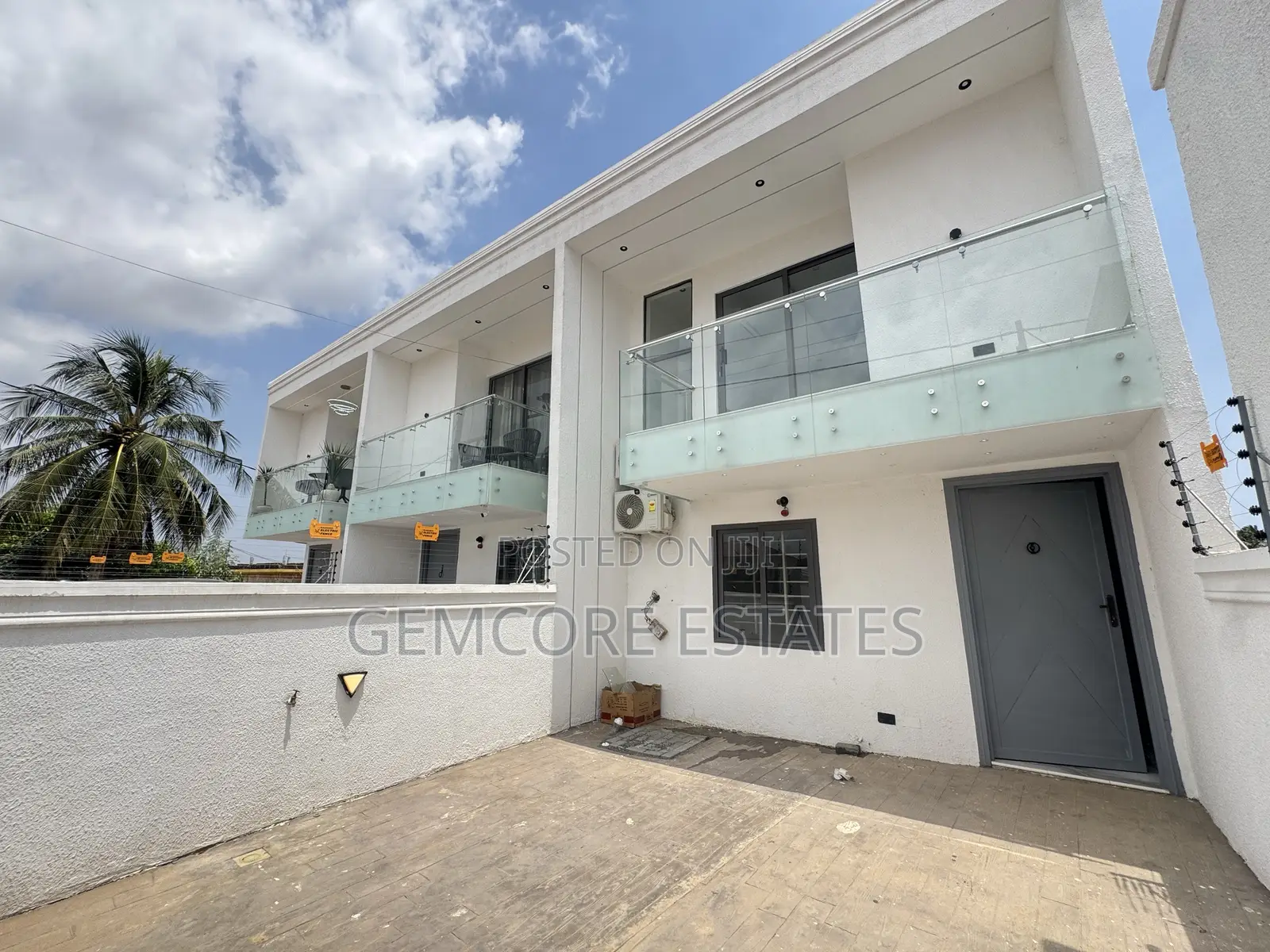 2bdrm Townhouse/Terrace in School Junction, Ashaley Botwe for sale