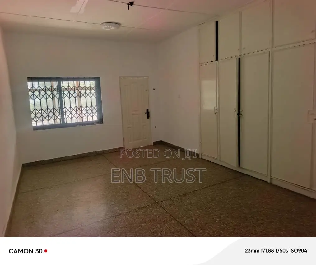 8bdrm Mansion in Cantonments, Acquinas for rent
