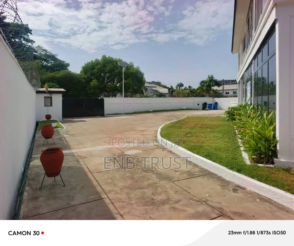 8bdrm Mansion in Cantonments, Acquinas for rent