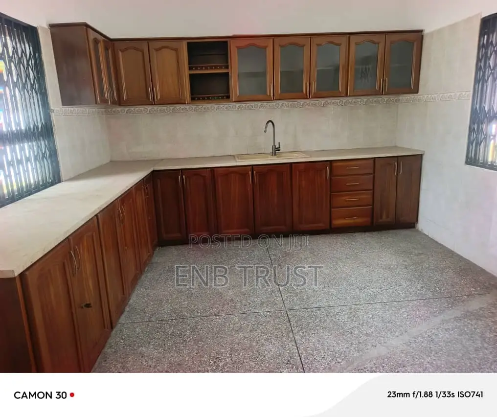 8bdrm Mansion in Cantonments, Acquinas for rent