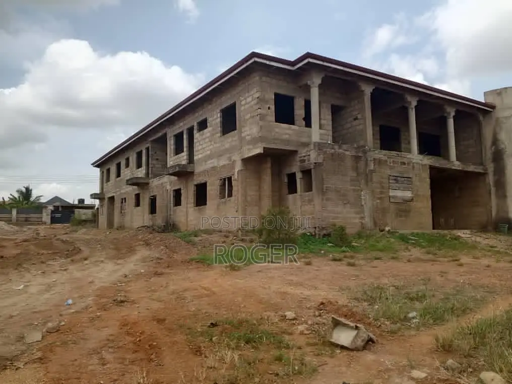20bdrm Apartment in Ablekuma Odumase for sale