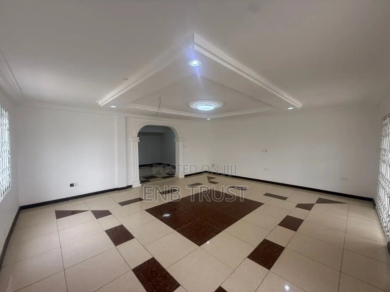 7bdrm Duplex in Tema, Sakumono for sale