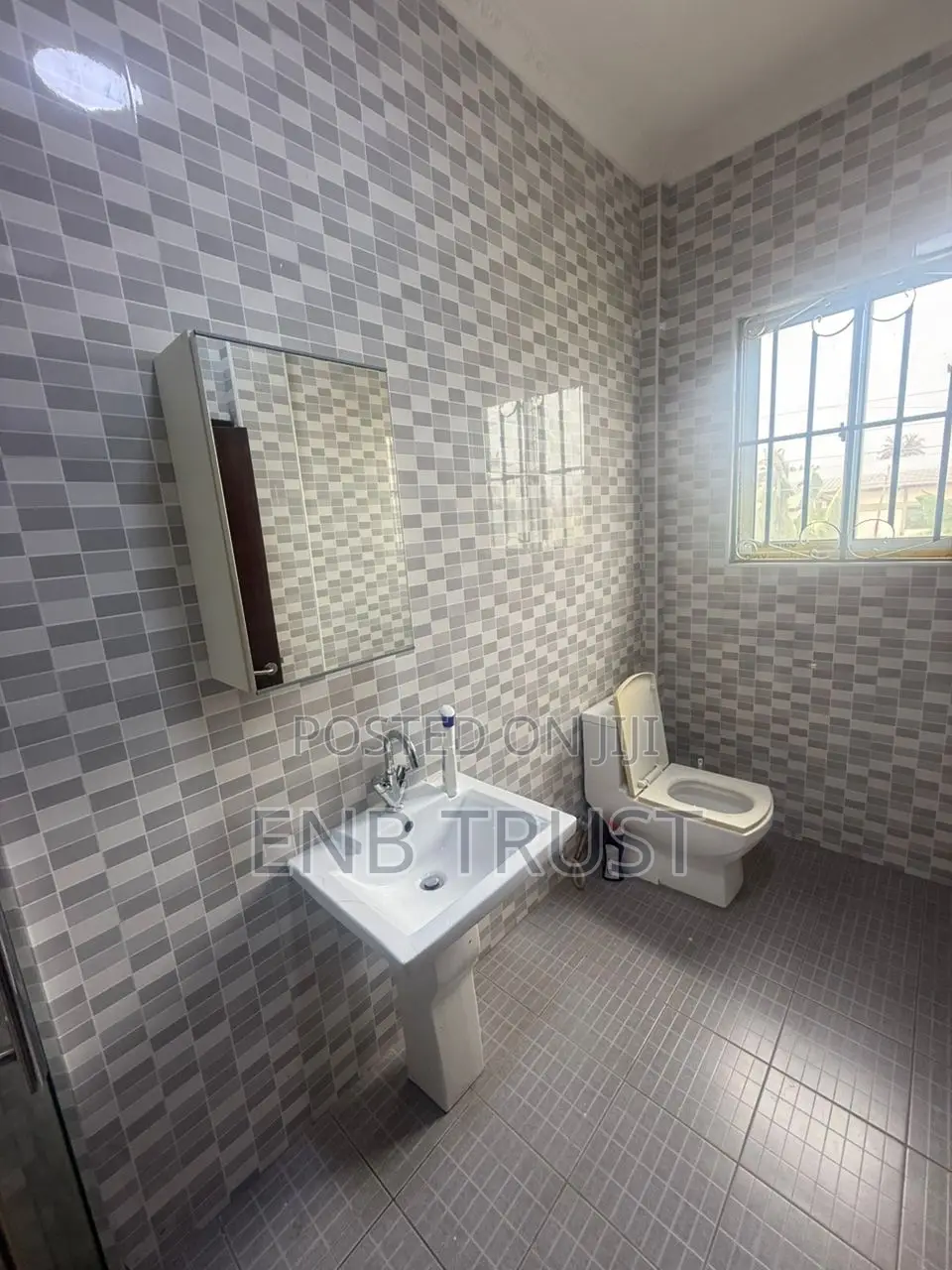 7bdrm Duplex in Tema, Sakumono for sale
