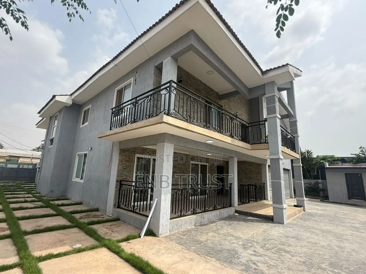 7bdrm Duplex in Tema, Sakumono for sale