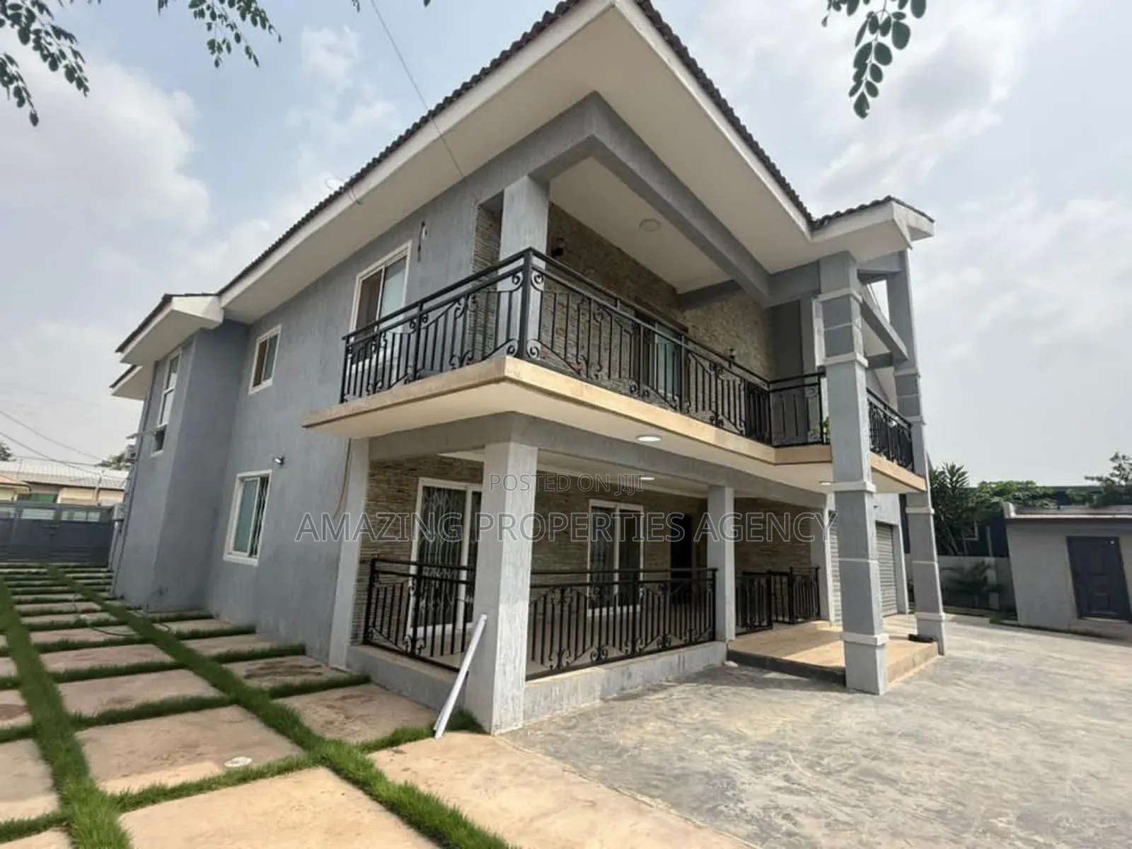 7bdrm House in Tema Community 12, Accra Metropolitan for sale