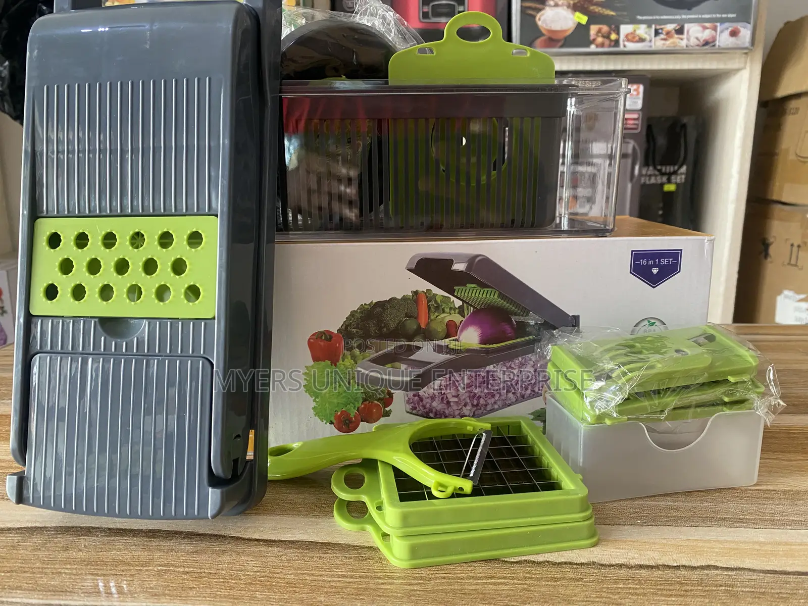 Vegetables Grater With 16 Interchangeable Pieces With Container