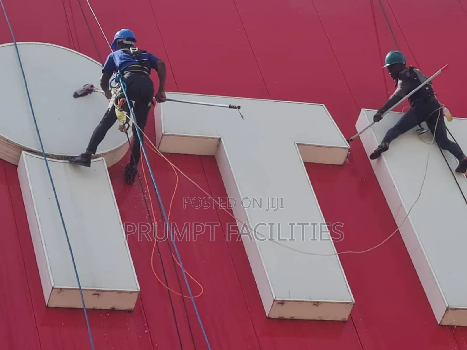 Urgent Window Glass Facade Cleaning
