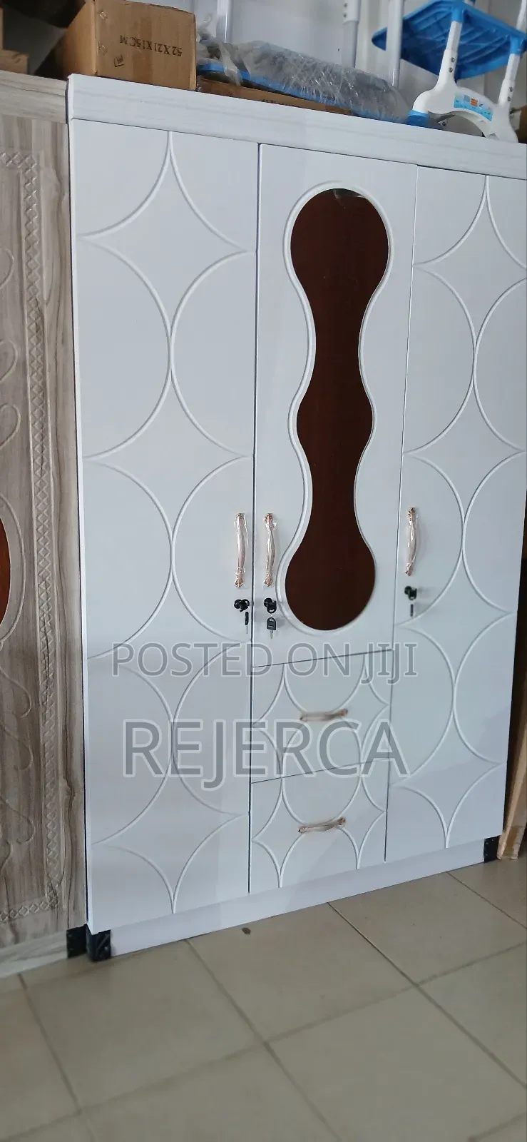 Qua Wardrobe