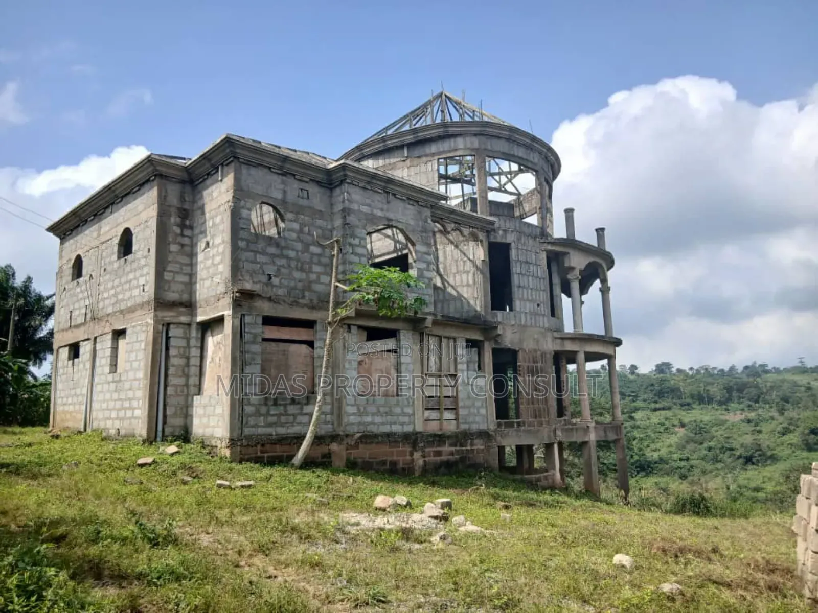 6bdrm Mansion in Kitasi, Aburi for sale