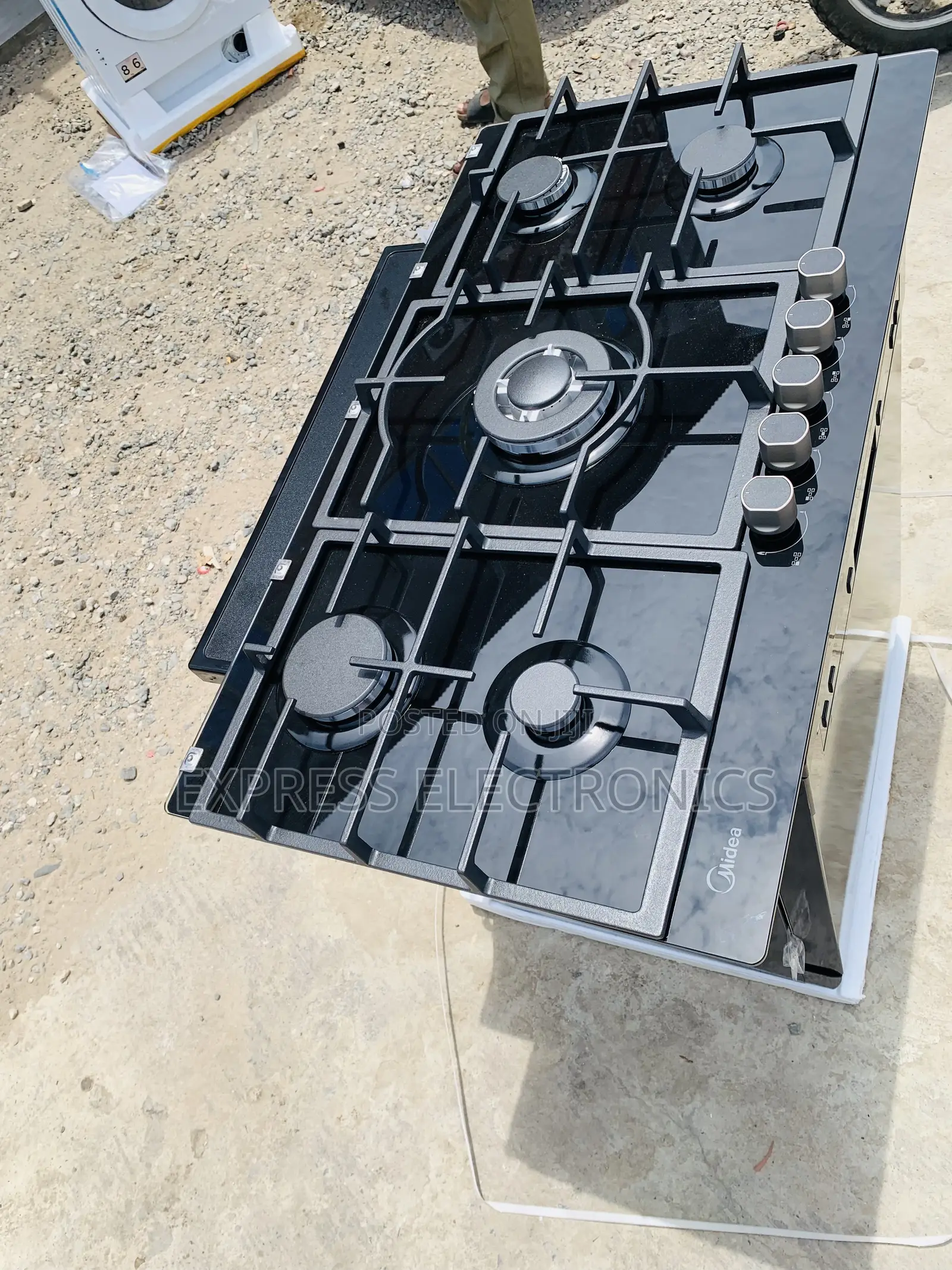Grab the New Midea Built in 5burner Cooker Gas