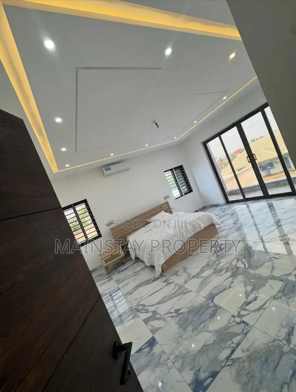 4bdrm House in Lake Side Estate for sale