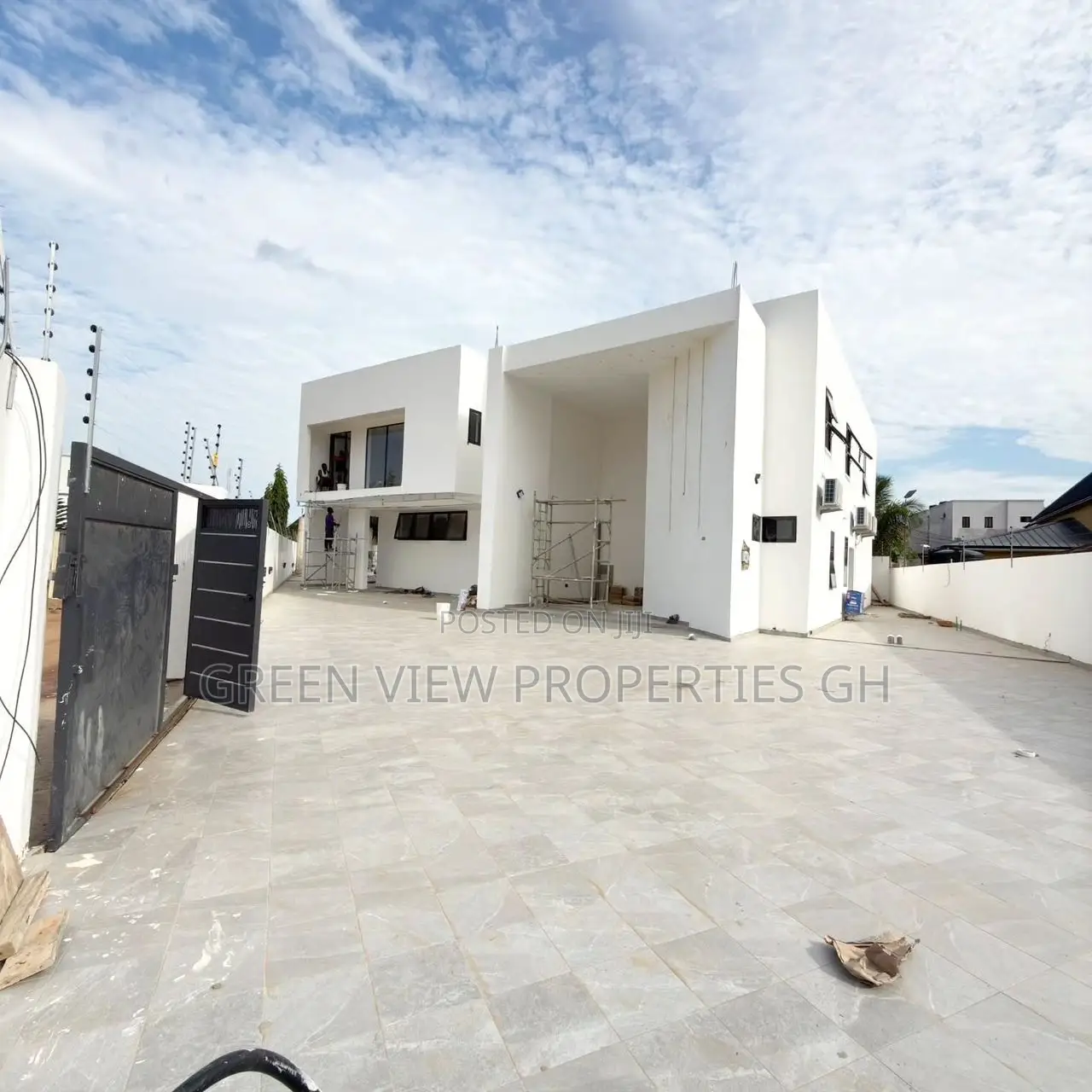 4bdrm Duplex in East Legon for sale