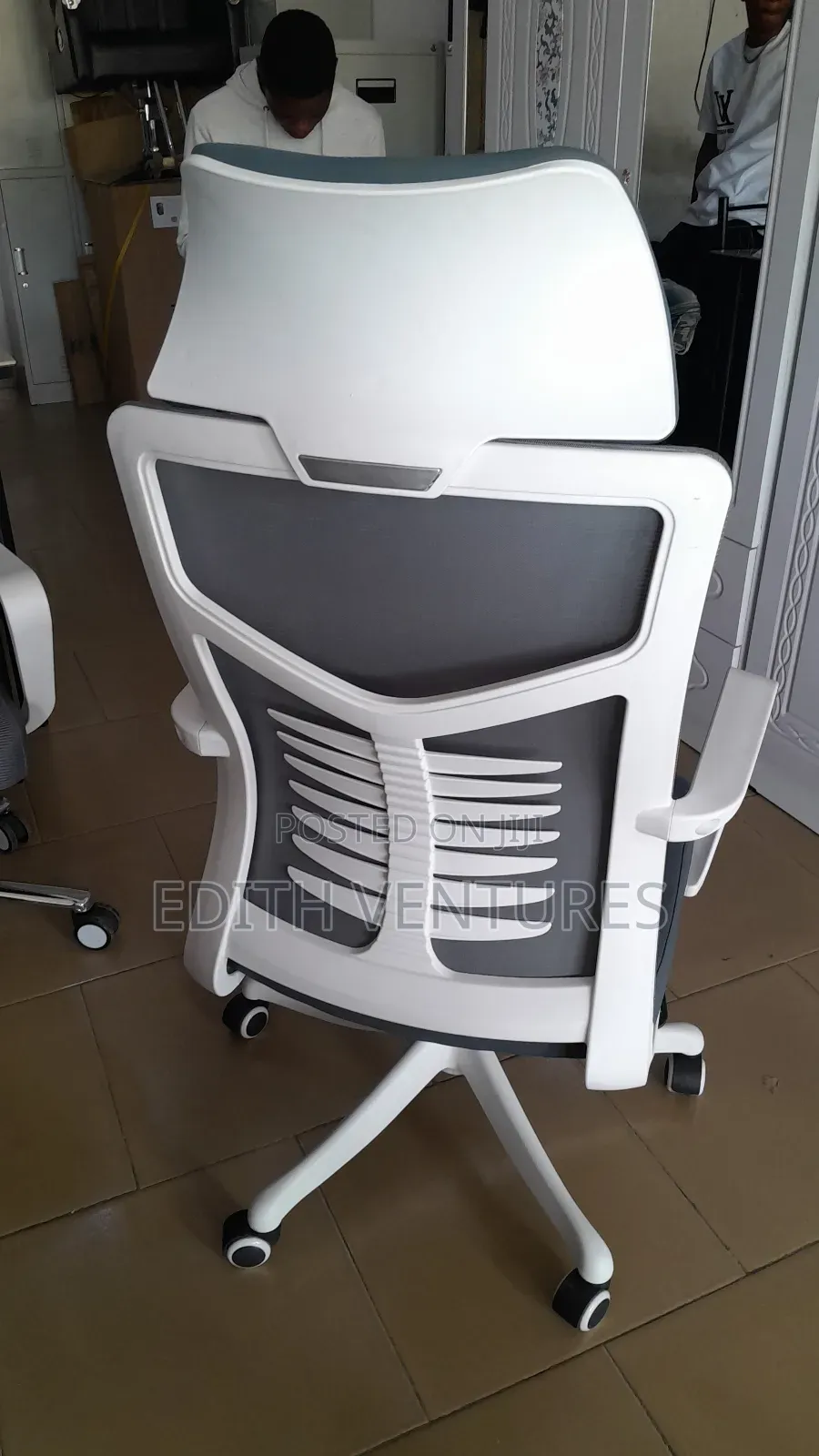 Ash and White Neatswivel Chair