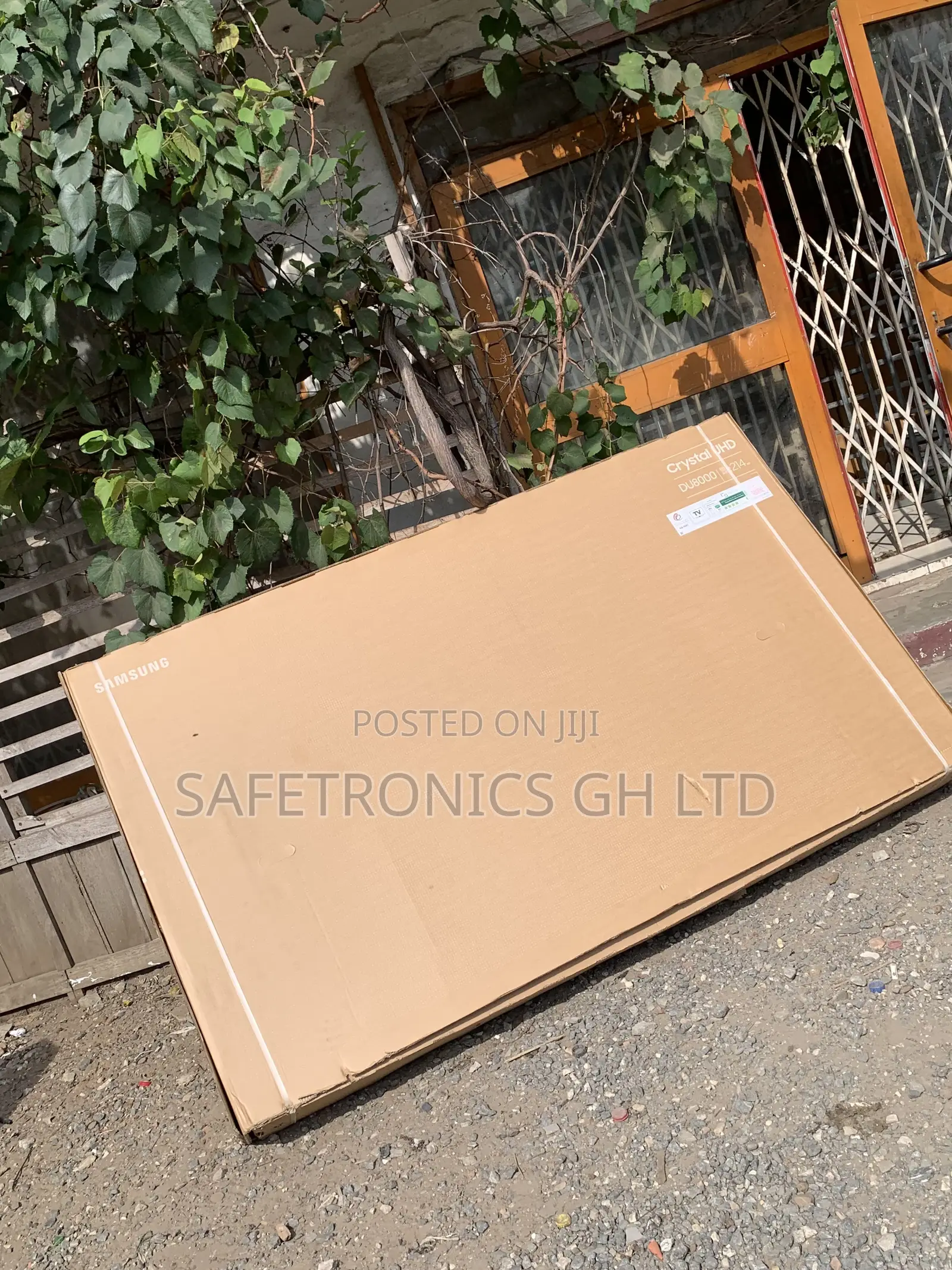 Ultra Modern Crystal Uhd Smart Tv 85-Inch Samsung Du8000