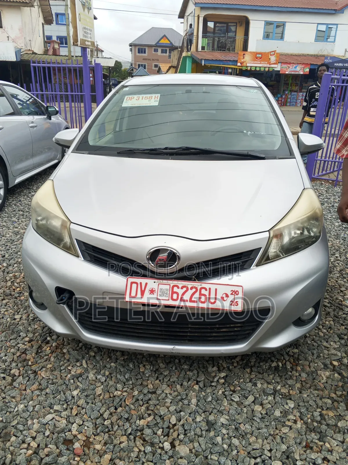 Toyota Vitz 2013 Silver