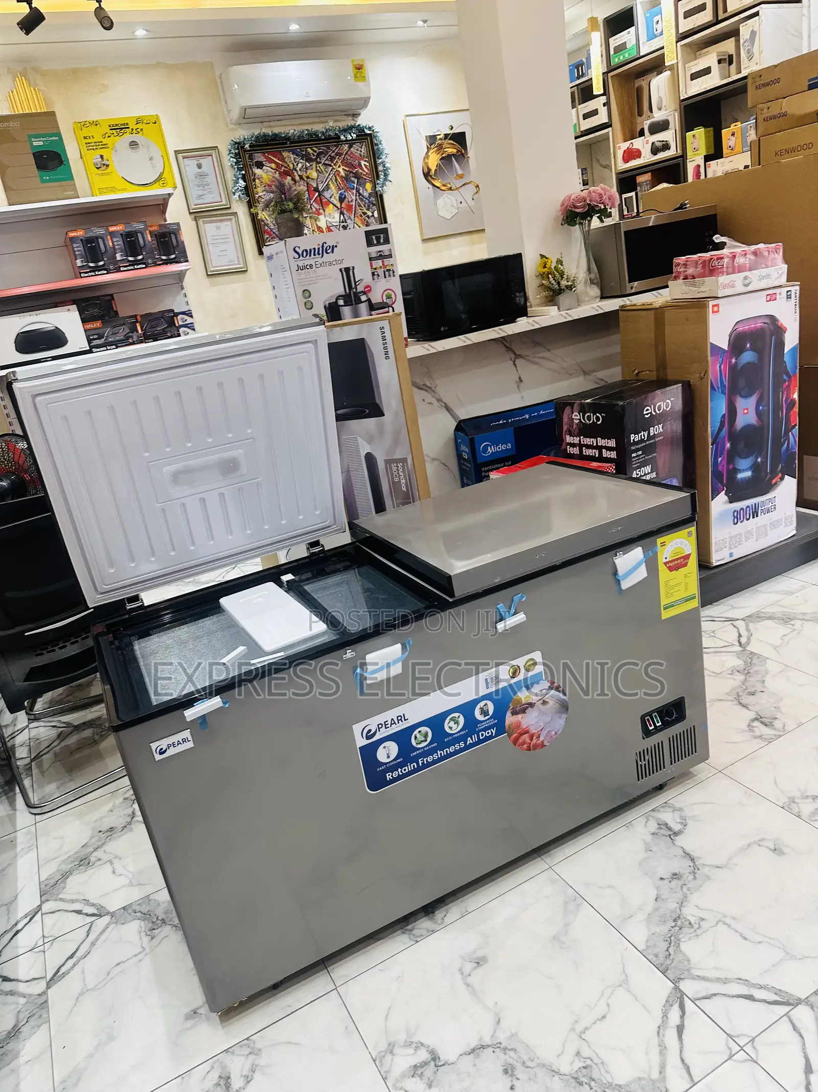 Lovely New Chest Freezer Double Door Pearl 413l