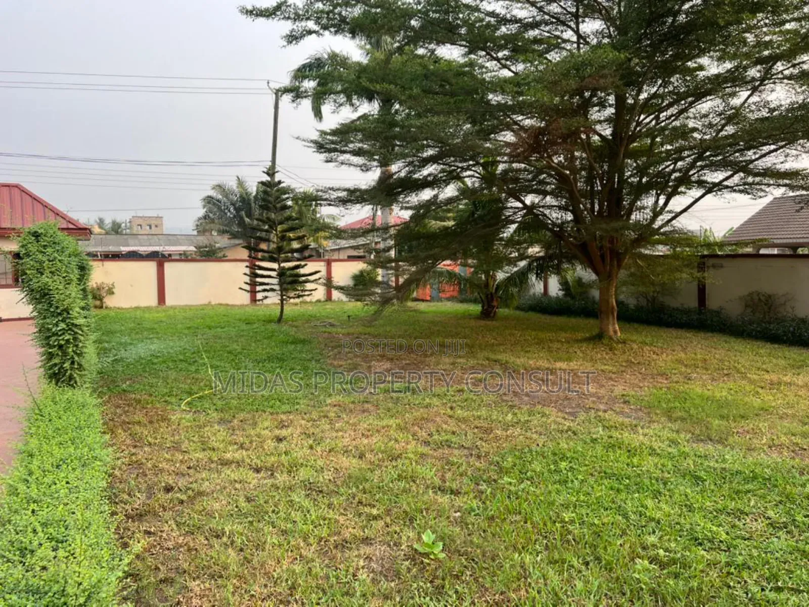5bdrm House in Scc Dvla Road, Weija Junction for sale