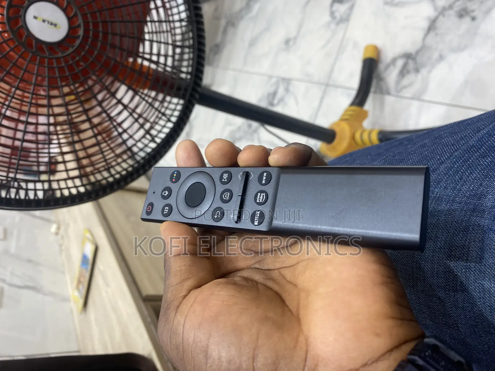 Glorious Simplicity Meets Power in Samsung Smart Remote Design